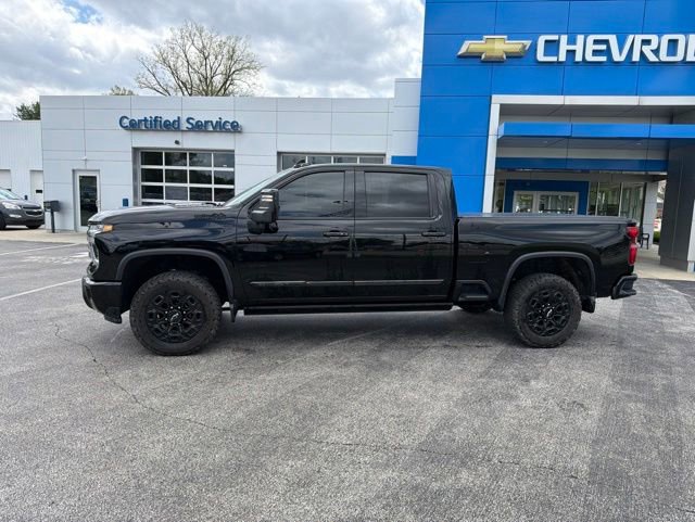 Used 2024 Chevrolet Silverado 2500 High Country w/ Midnight Edition AWD/4WD image 5