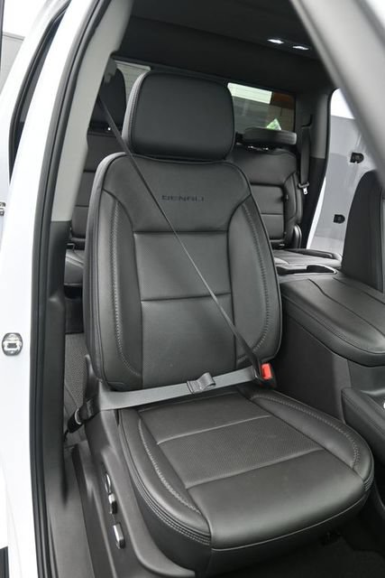 Used 2024 GMC Sierra 1500 Denali w/ Technology Package AWD/4WD image 17