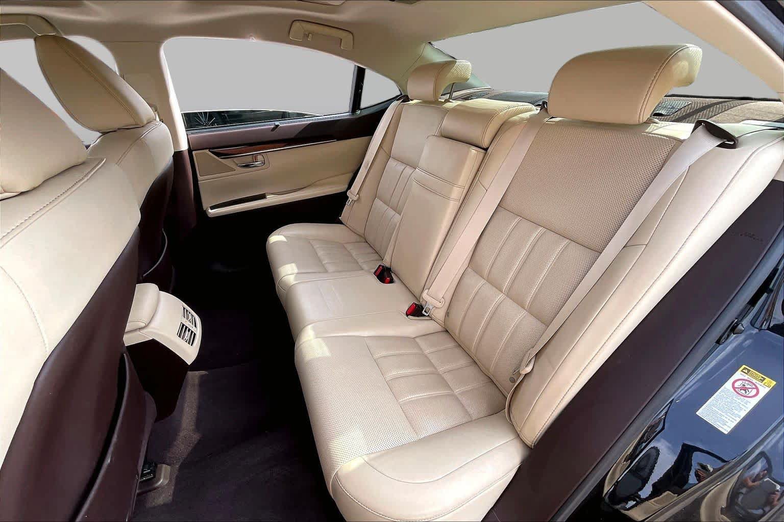 Used 2016 Lexus ES 350 w/ Ultra Luxury Package FWD image 18