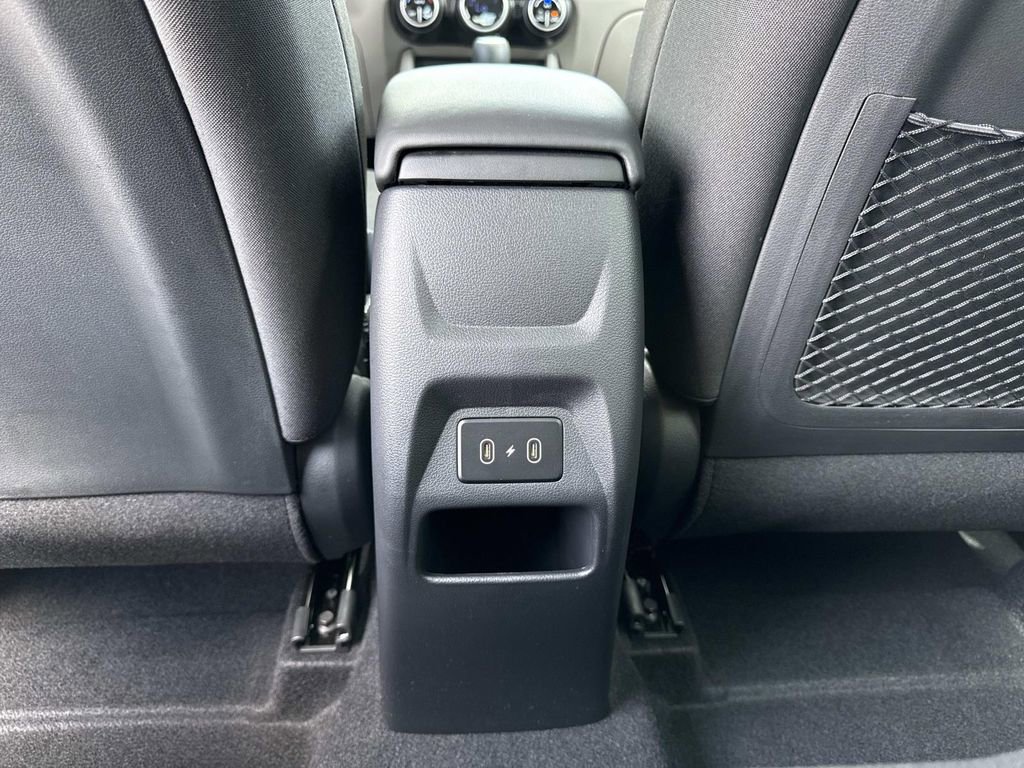 Used 2024 Hyundai Venue SEL FWD image 16