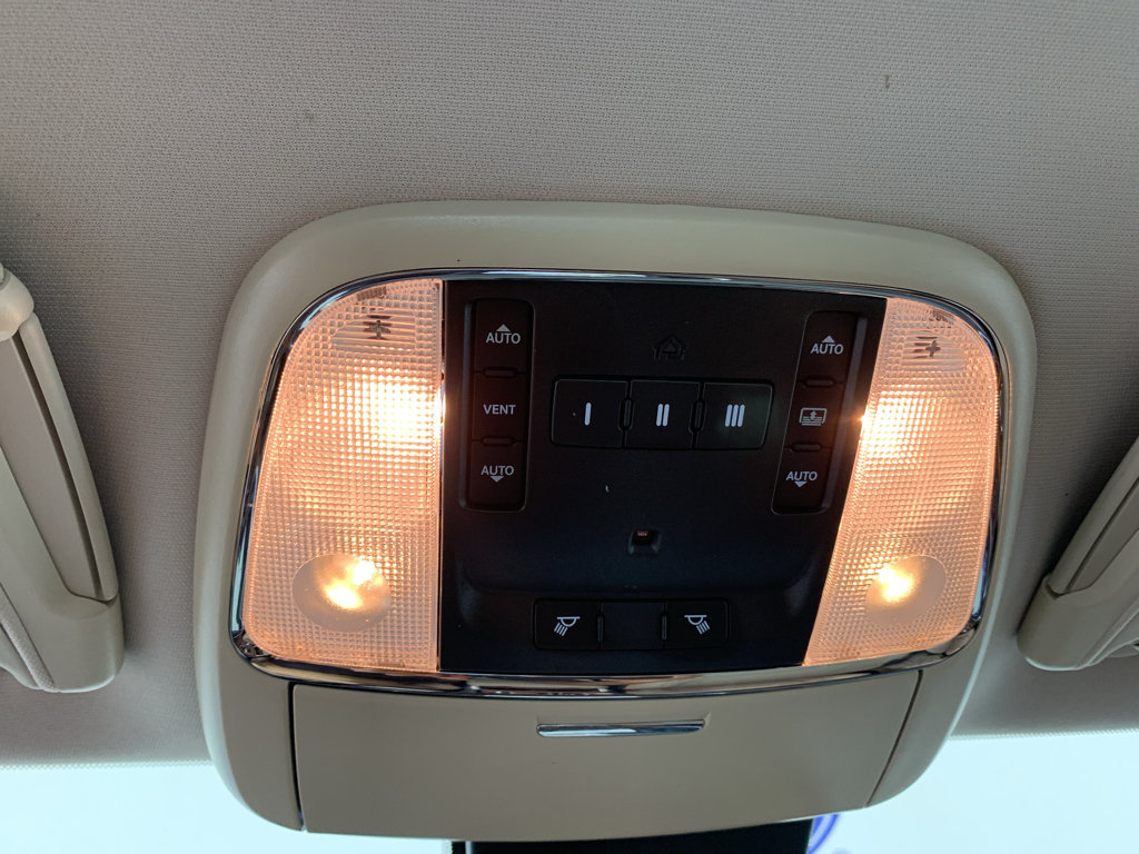 Used 2018 Chrysler 300 C w/ Sun, Sound & Nav Package RWD image 26