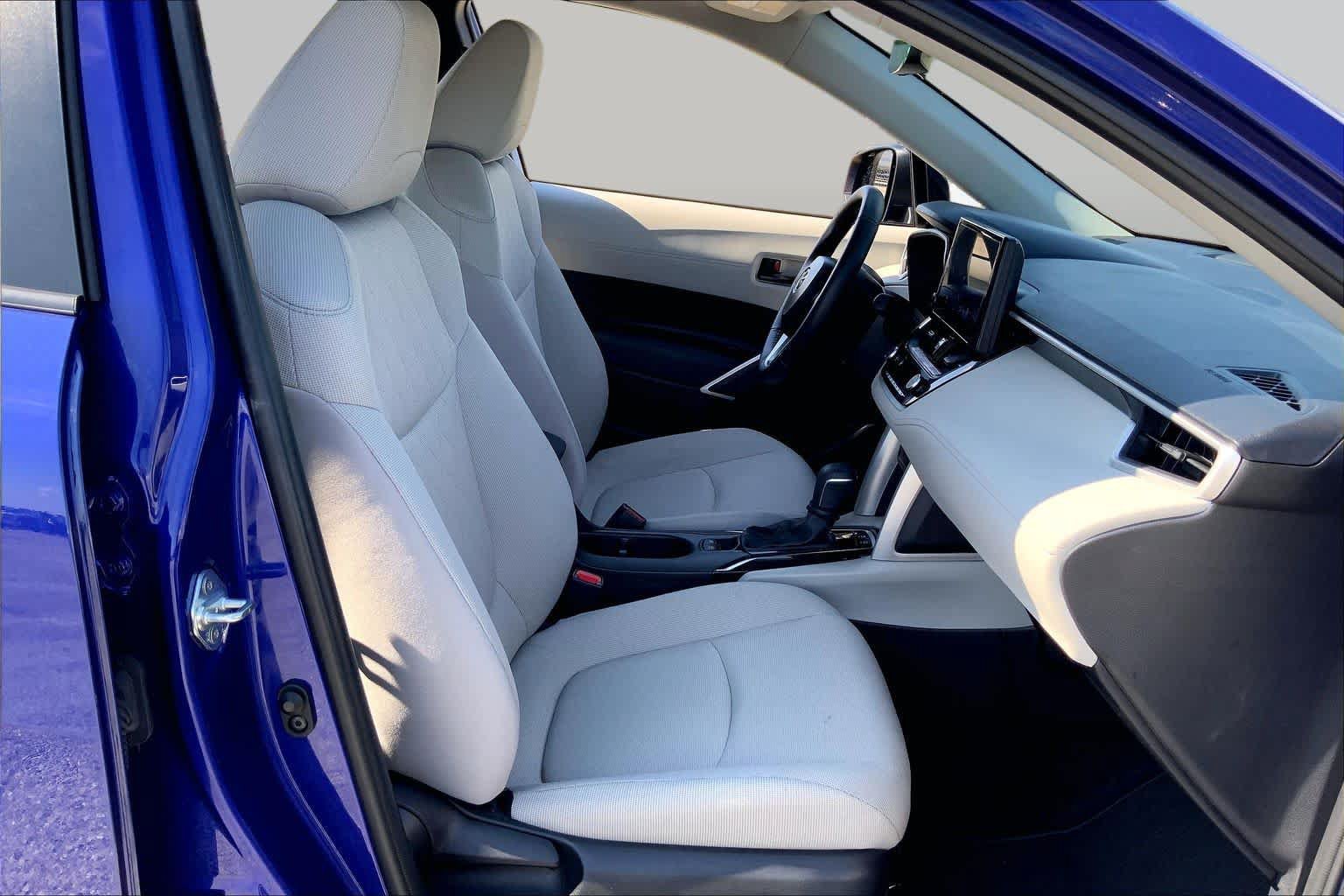 Certified 2025 Toyota Corolla Cross LE FWD image 9