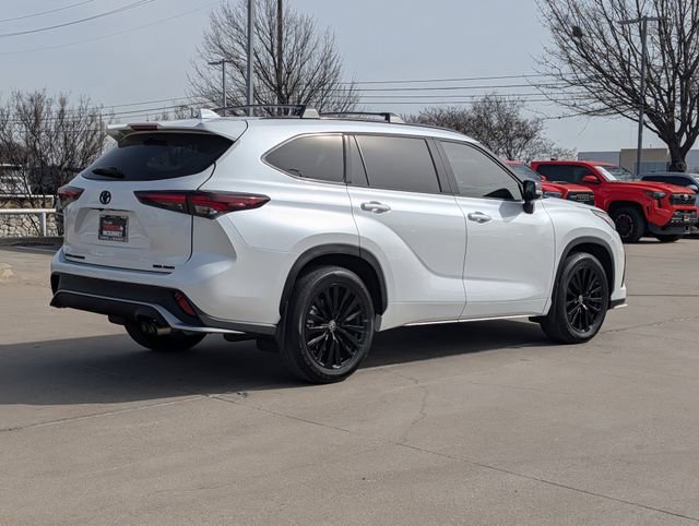 Used 2025 Toyota Highlander XSE image 6