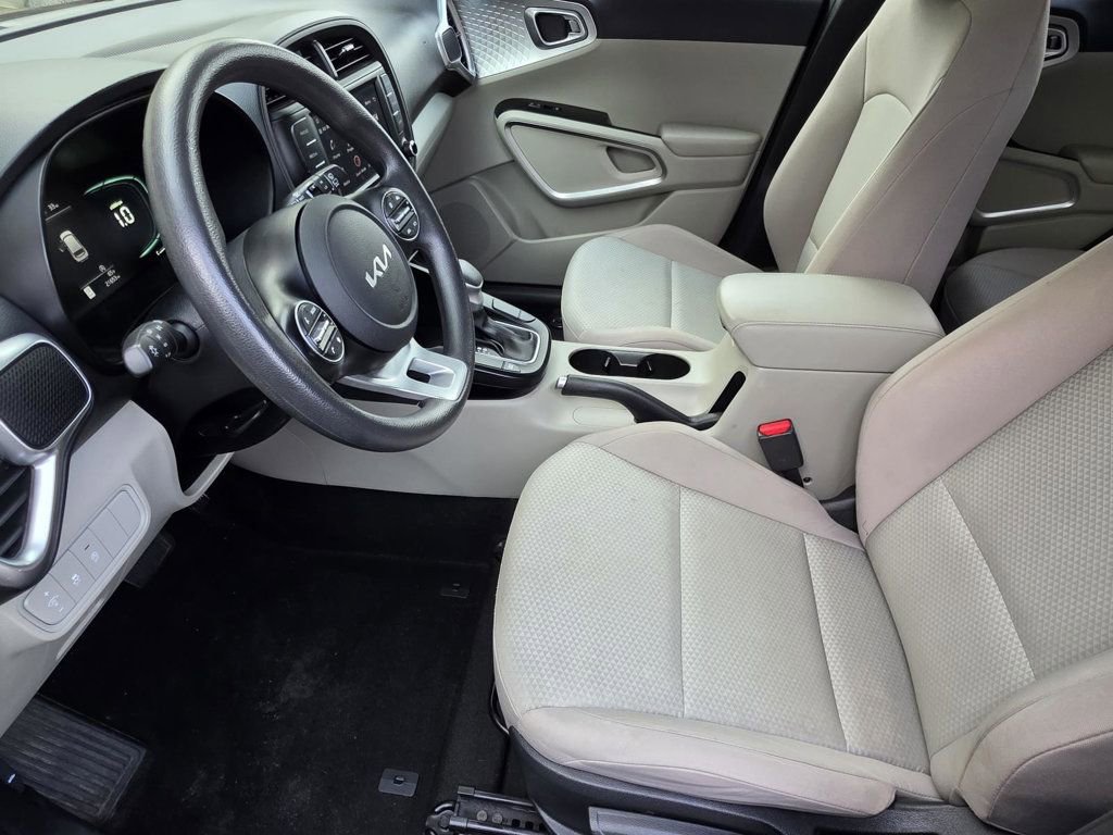 Used 2023 Kia Soul LX w/ LX Technology Package image 6