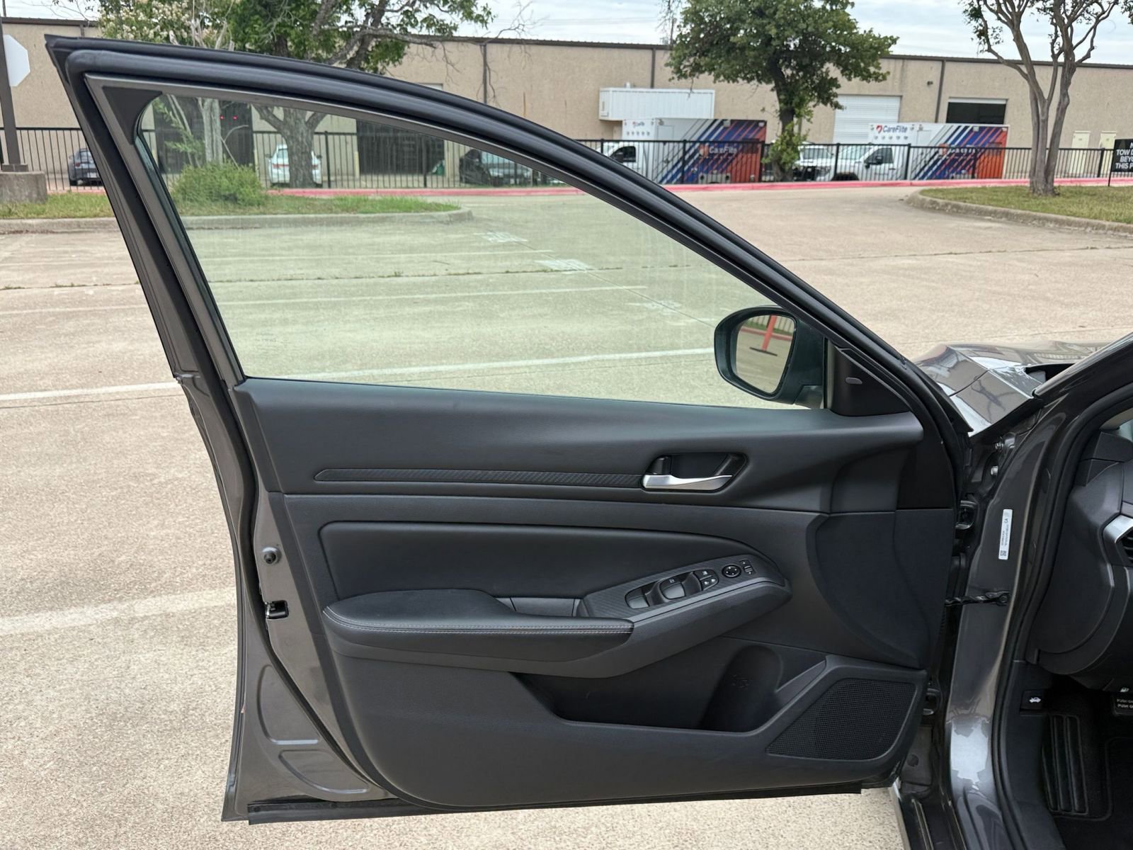 Used 2025 Nissan Altima 2.5 SV FWD image 18