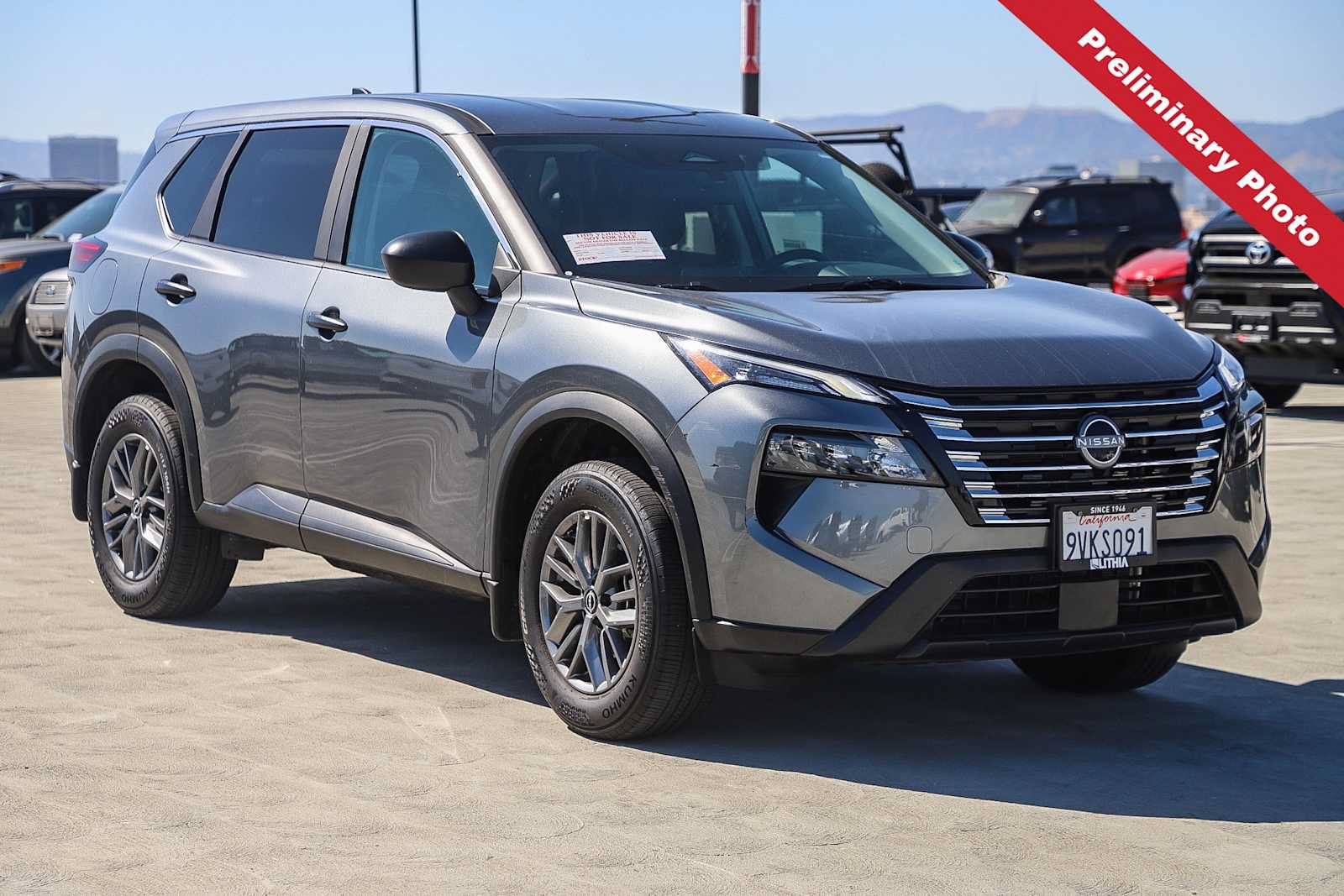 Used 2025 Nissan Rogue S FWD image 3