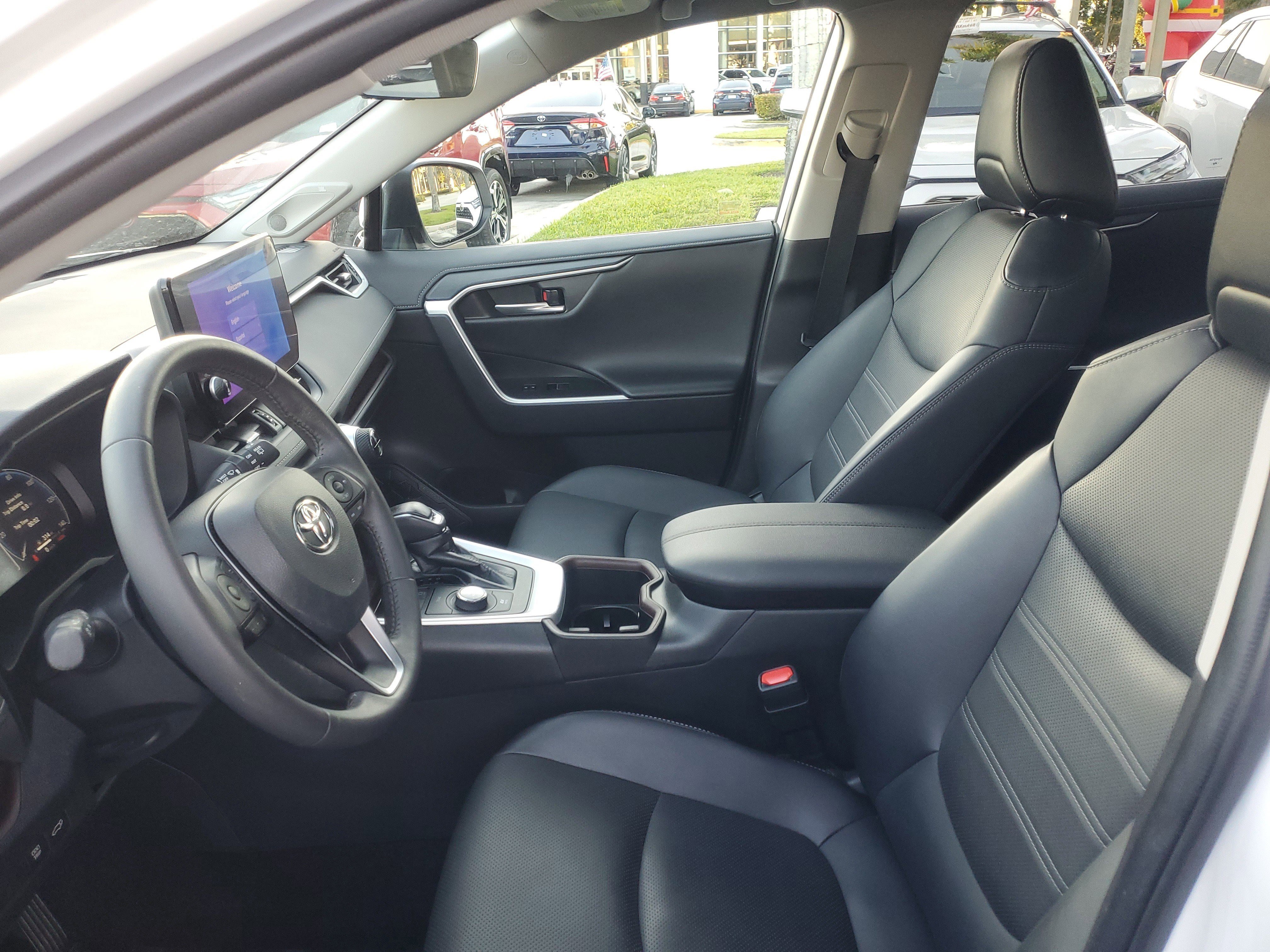 Used 2023 Toyota RAV4 Limited image 16