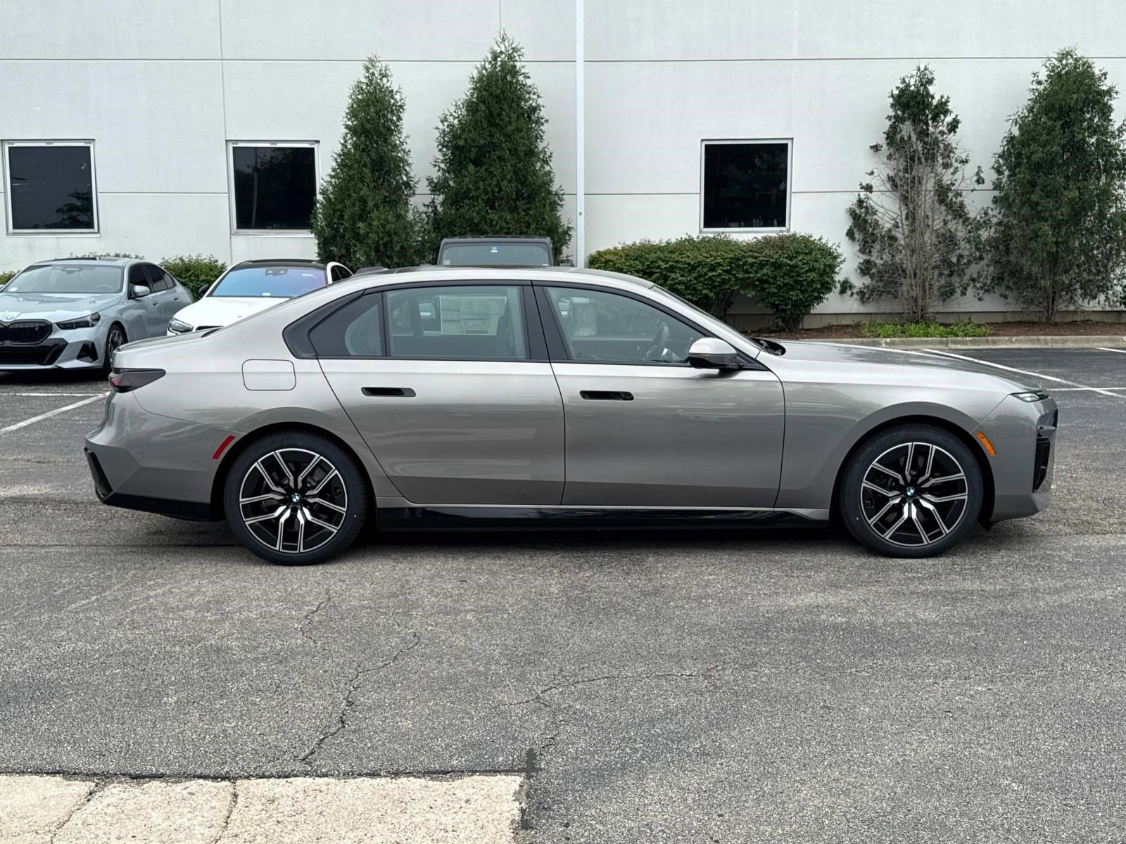 New 2025 BMW i7 xDrive60 AWD/4WD image 4
