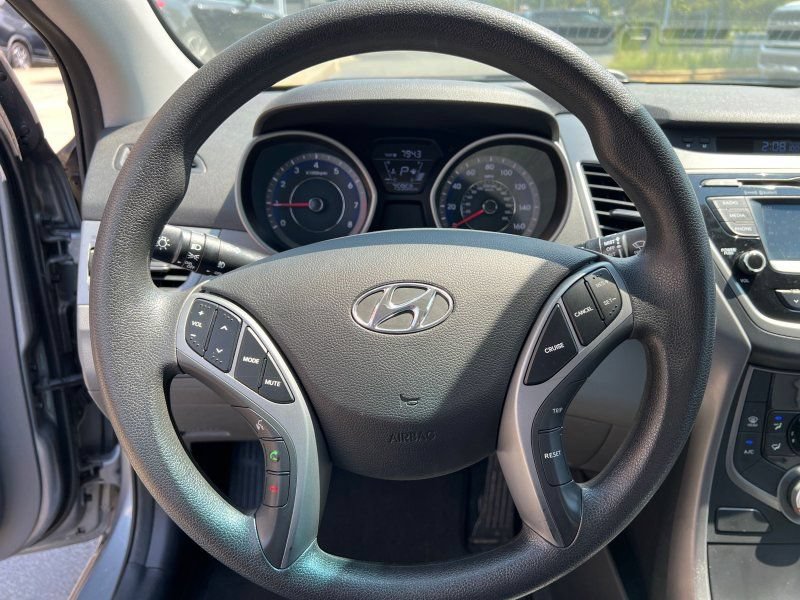 Used 2016 Hyundai Elantra SE w/ Option Group 02 FWD image 15