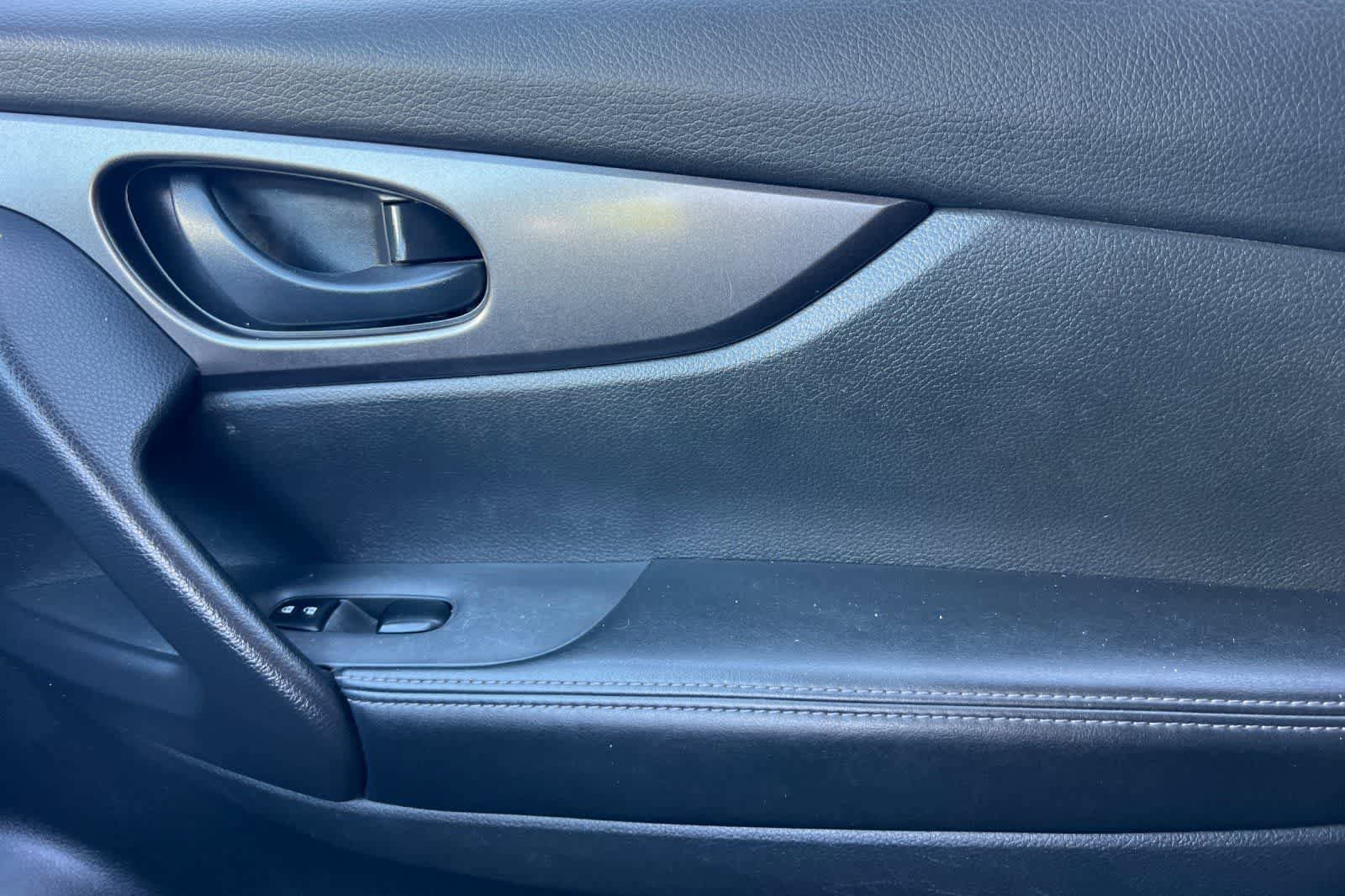 Used 2018 Nissan Rogue Sport S FWD image 21