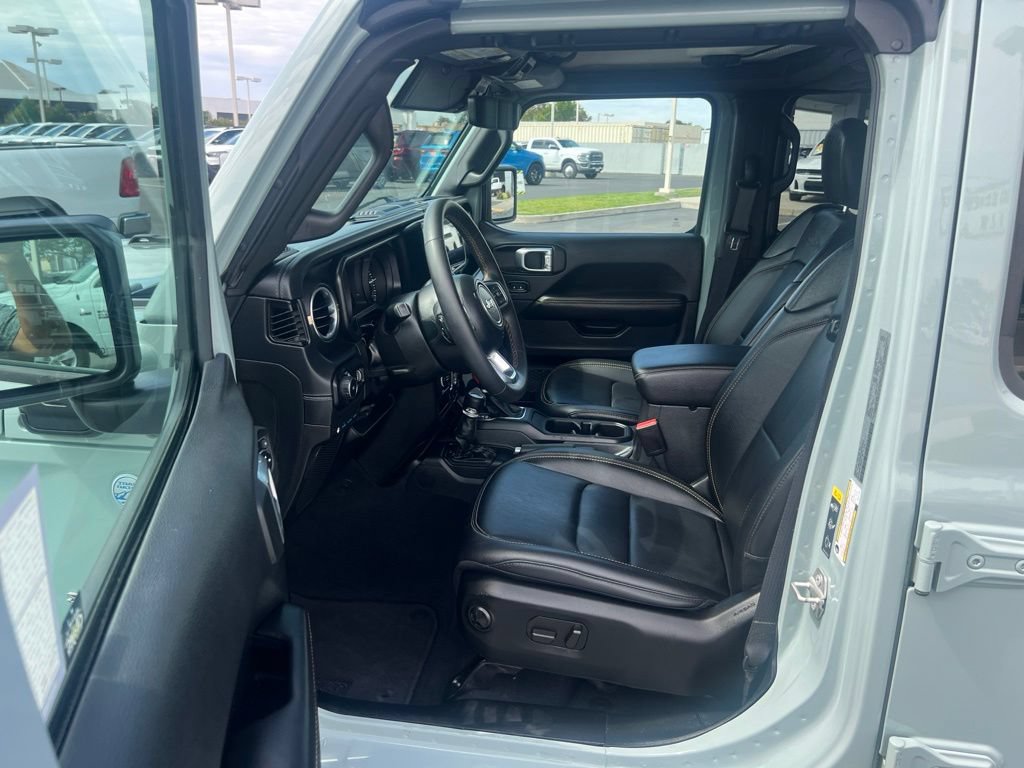 Used 2024 Jeep Wrangler Unlimited Sahara w/ Technology Group AWD/4WD image 30