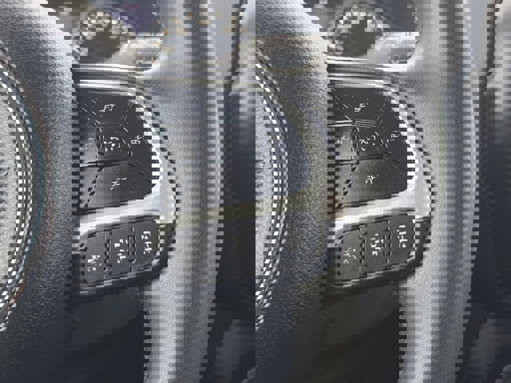 Used 2021 Jeep Renegade Latitude w/ Luxury Group I image 17