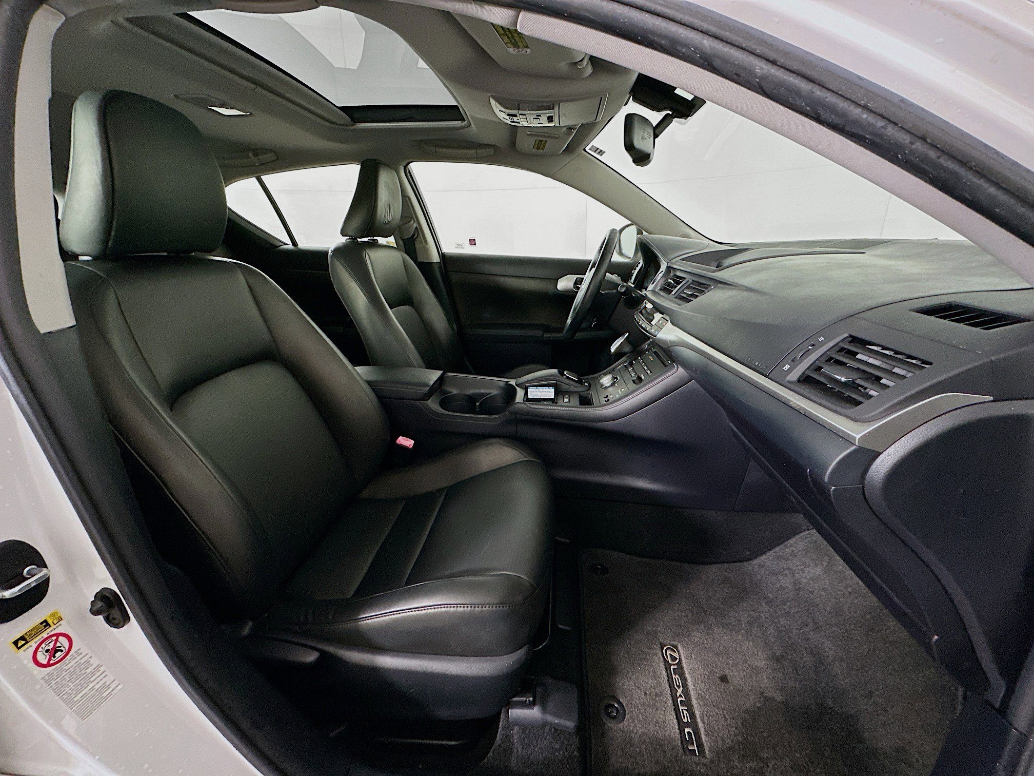 Used 2011 Lexus CT 200h image 32