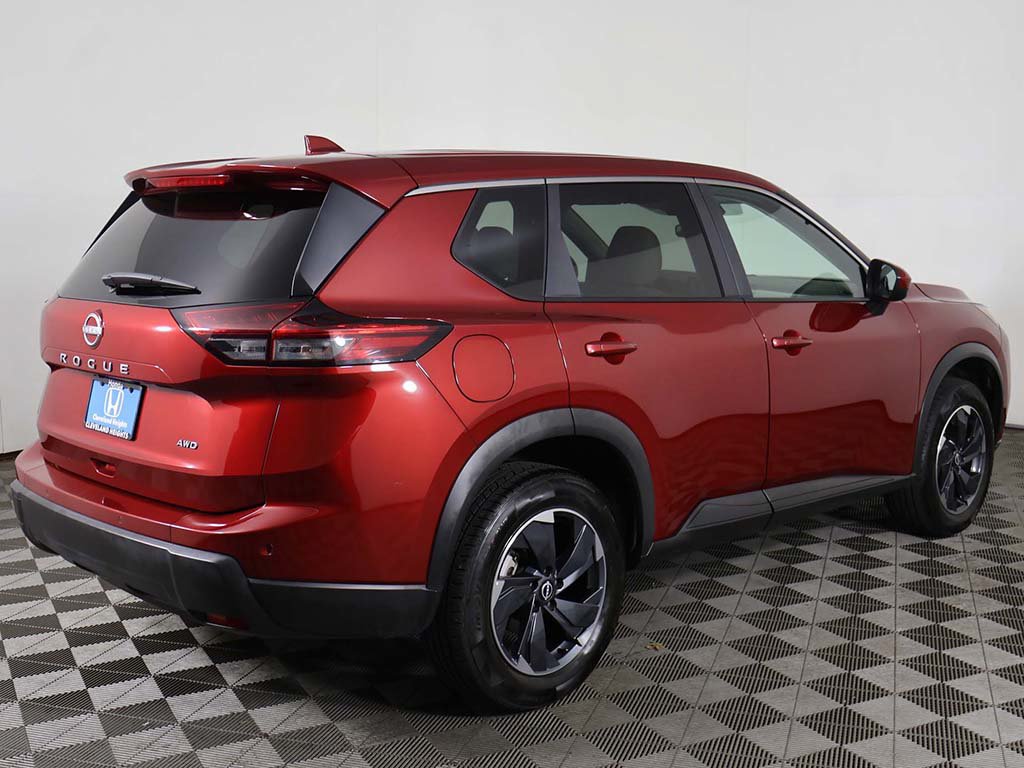 Used 2025 Nissan Rogue SV AWD/4WD image 8