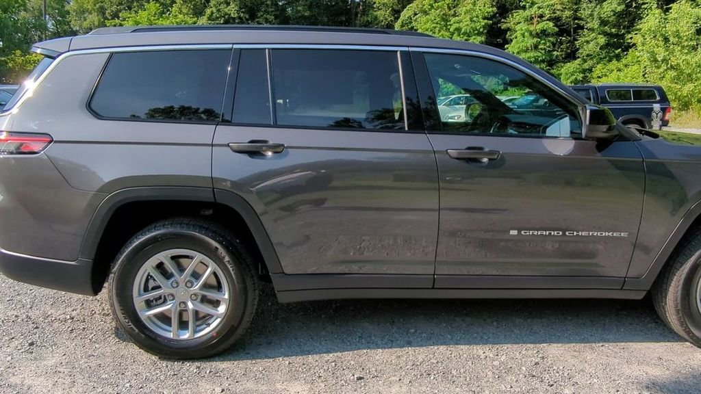 New 2025 Jeep Grand Cherokee L Laredo w/ Luxury Tech Group I image 8