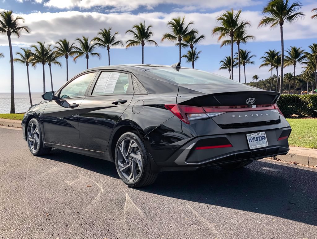 Certified 2025 Hyundai Elantra Sport FWD image 7