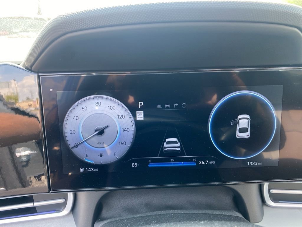 Used 2025 Hyundai Elantra Limited FWD image 19