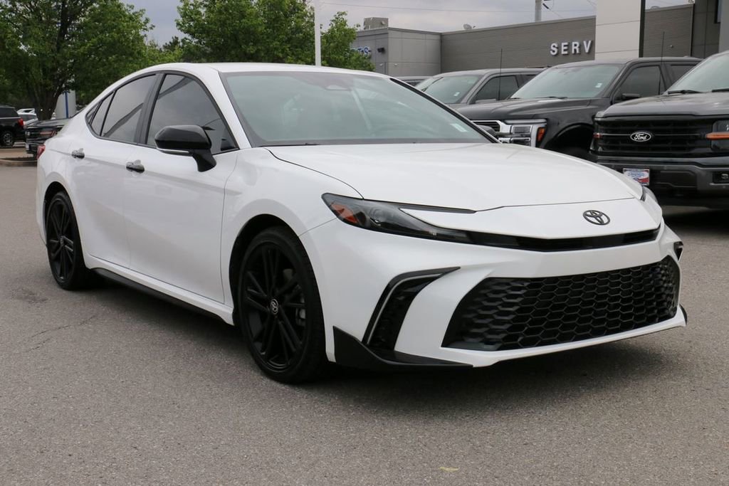 Used 2026 Toyota Camry Hybrid w/ Convenience Package FWD image 4