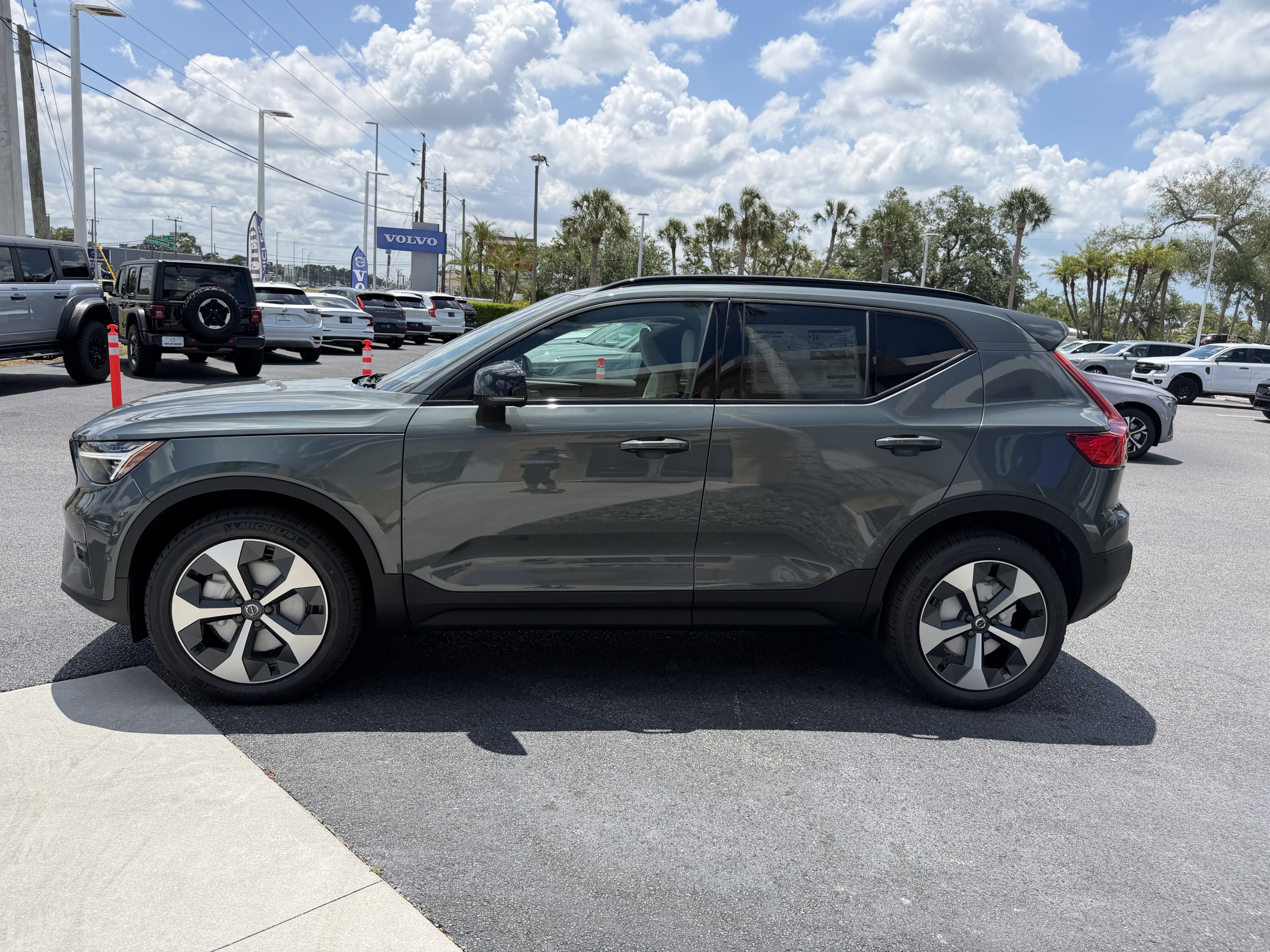 New 2026 Volvo XC40 B5 Plus w/ Climate Package AWD/4WD image 6