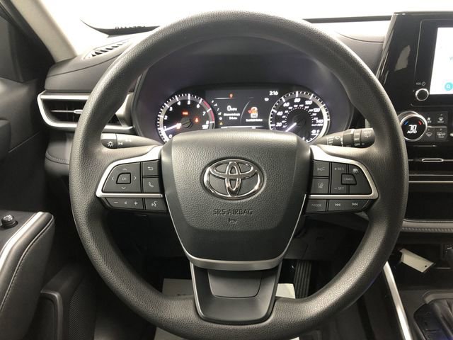 Used 2023 Toyota Highlander L image 16