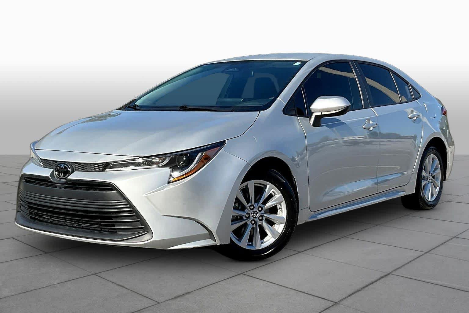 Used 2023 Toyota Corolla LE w/ LE Convenience Package FWD image 1