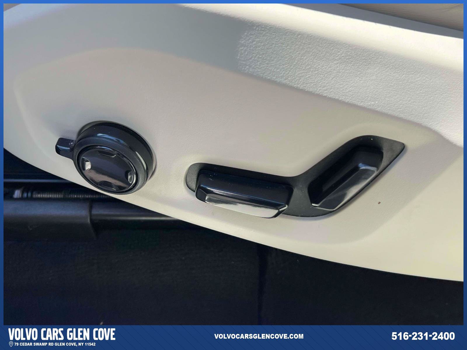 Certified 2024 Volvo XC60 B5 Ultimate w/ Protection Package Premier AWD/4WD image 18