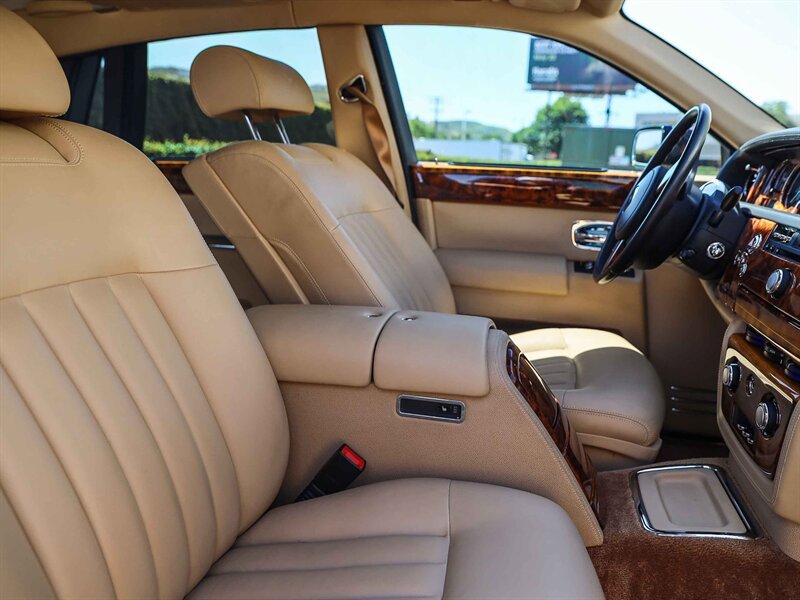 Used 2009 Rolls-Royce Phantom Sedan image 21