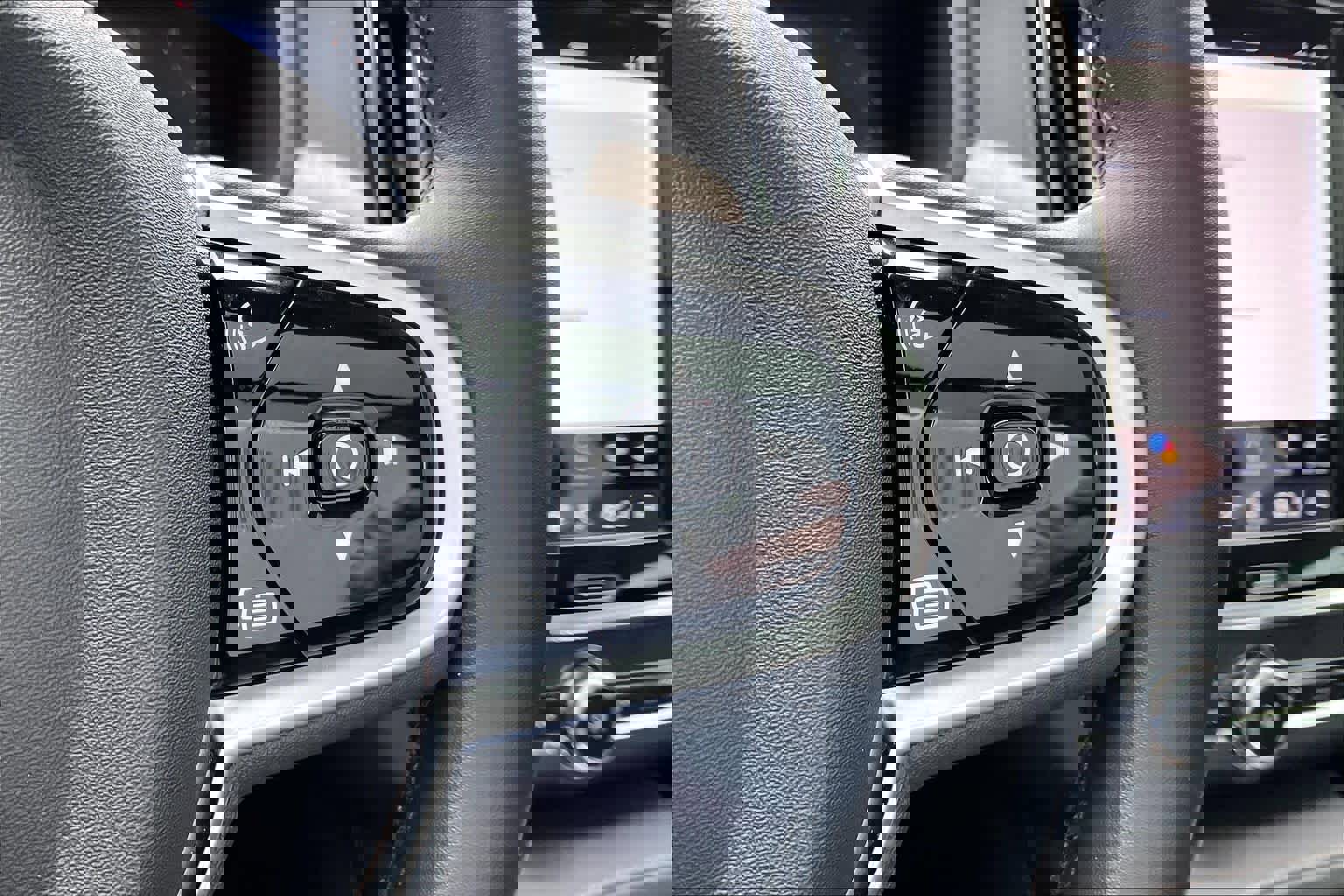 Used 2025 Volvo V90 B6 Cross Country Ultra w/ Protection Package Premier image 25