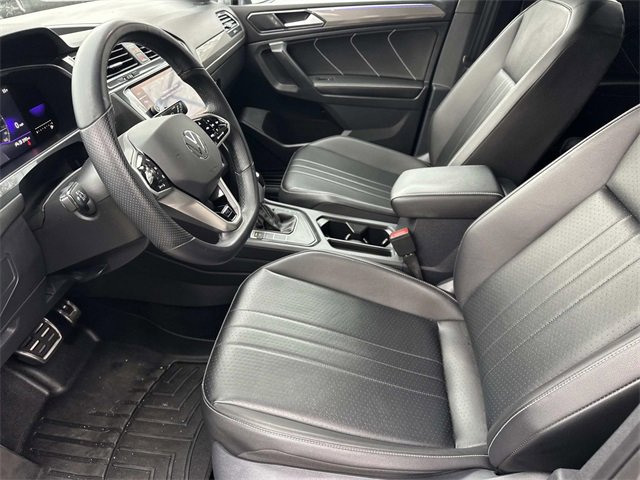 Used 2022 Volkswagen Tiguan SE R-Line image 14