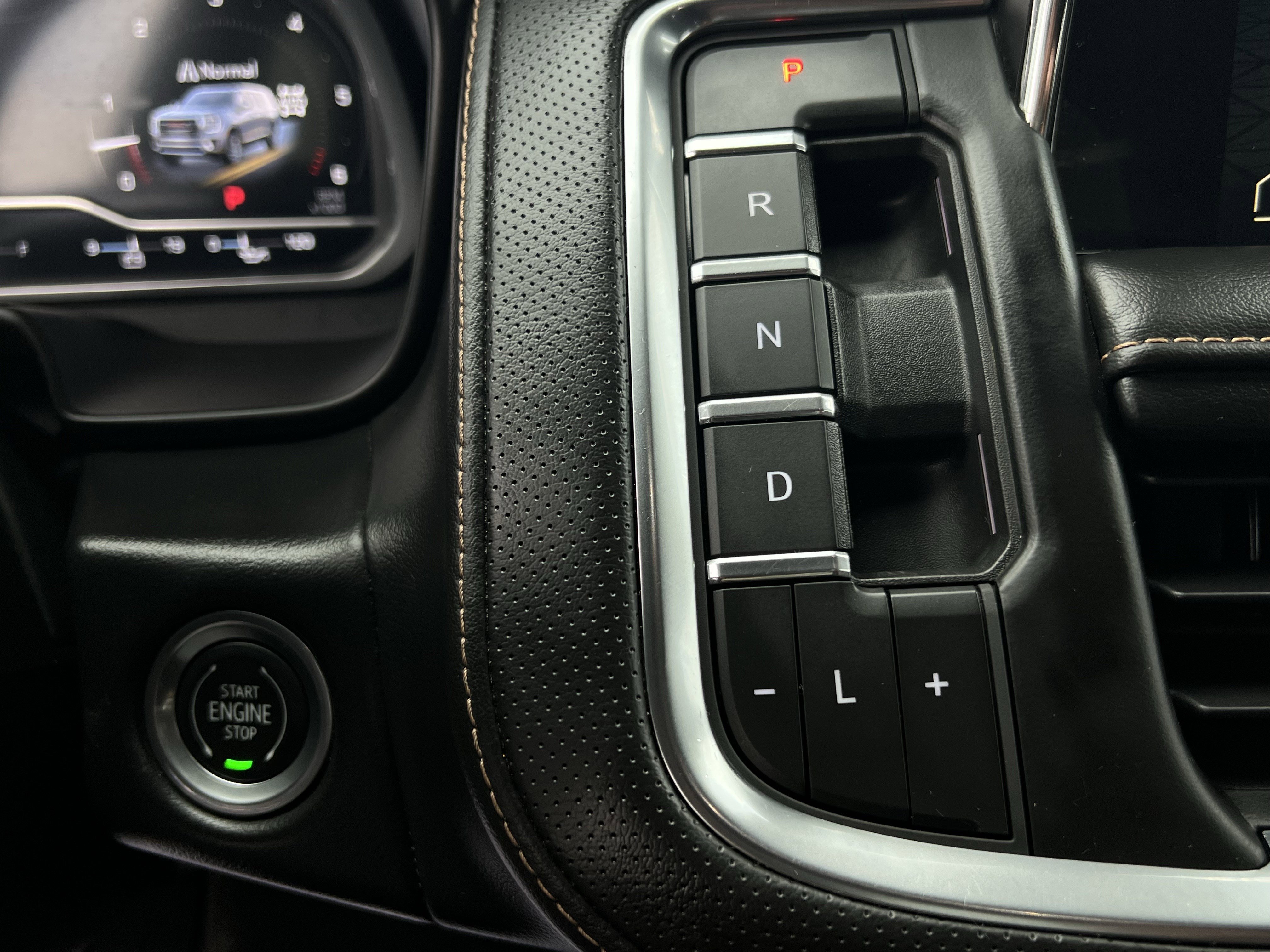 Used 2023 GMC Yukon AT4 image 16