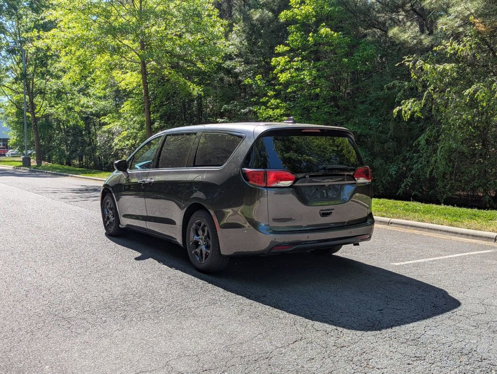 Used 2017 Chrysler Pacifica Touring-L w/ 13 Speaker Alpine Sound Group FWD image 6