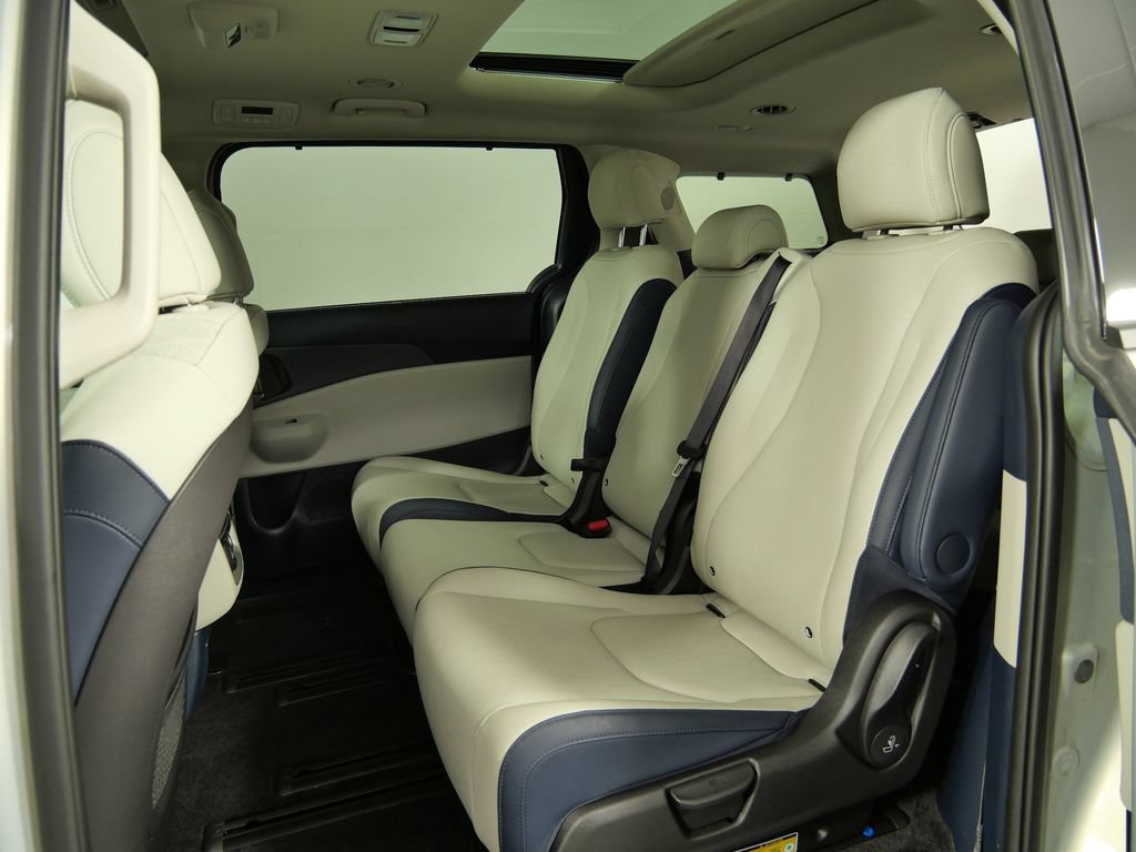 Used 2026 Kia Carnival SX FWD image 18