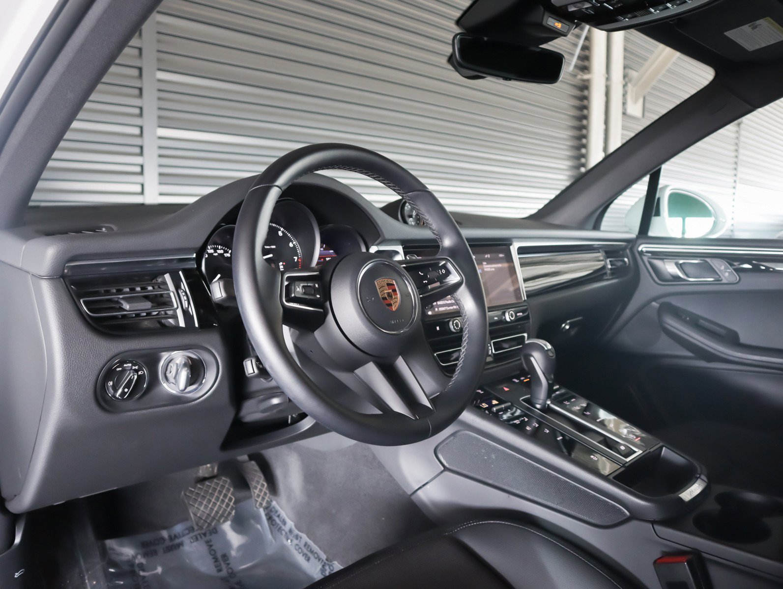 Used 2023 Porsche Macan AWD/4WD image 4