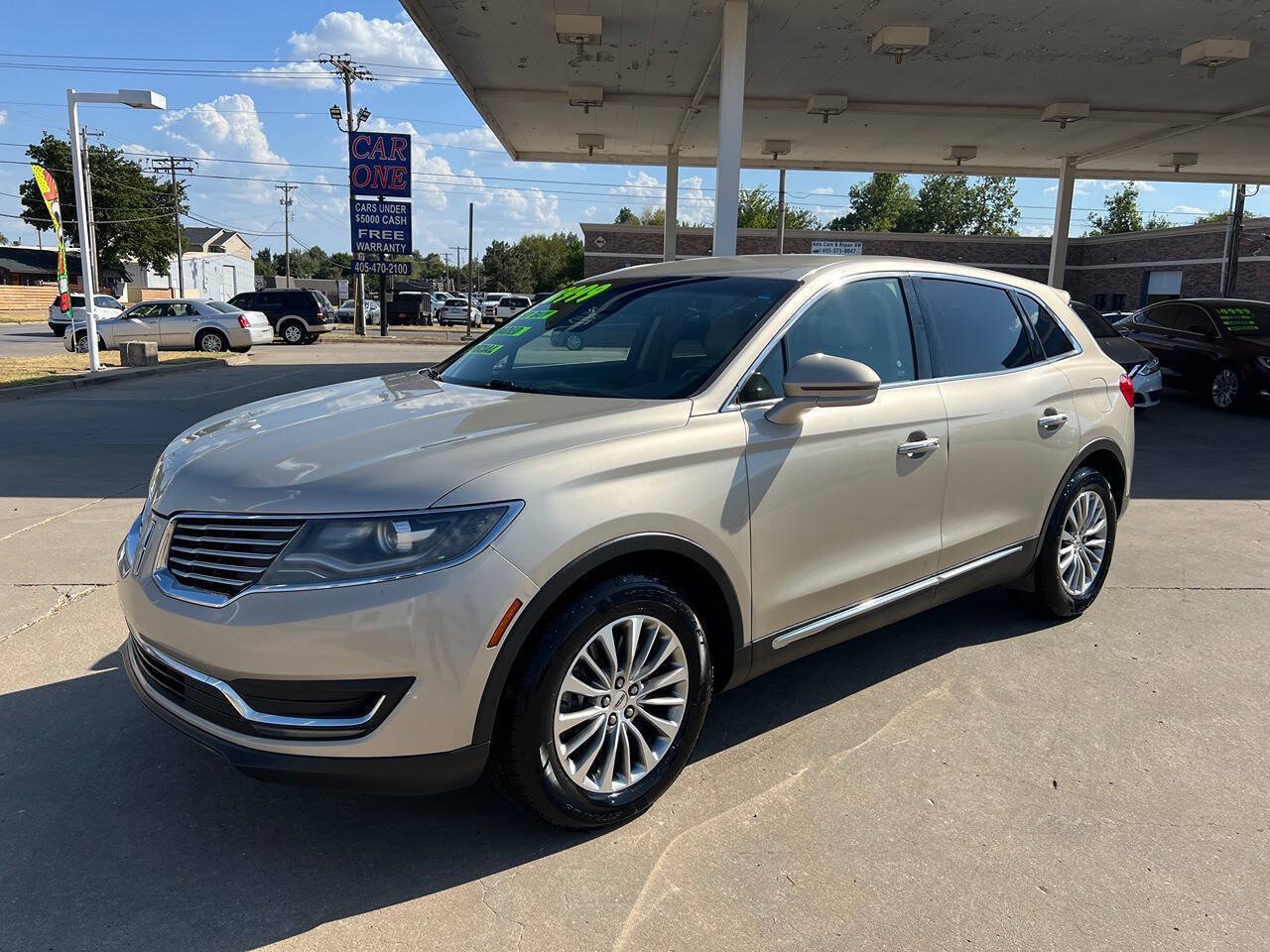 Used 2017 Lincoln MKX Select w/ Select Plus Package FWD image 3