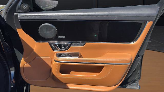 Used 2017 Jaguar XJ L Portfolio AWD/4WD image 23