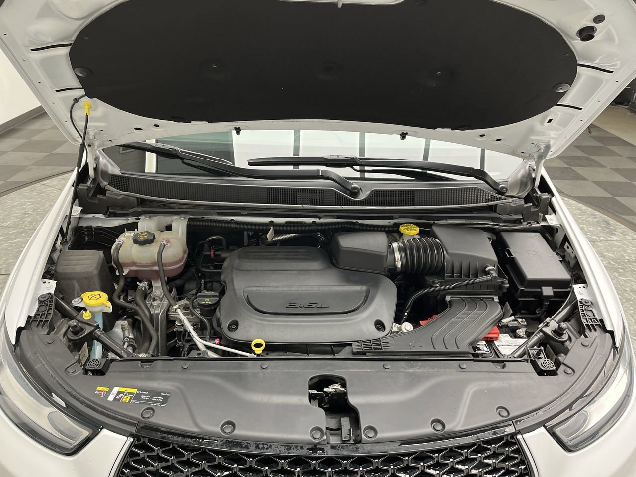 Used 2023 Chrysler Pacifica Touring-L FWD image 27