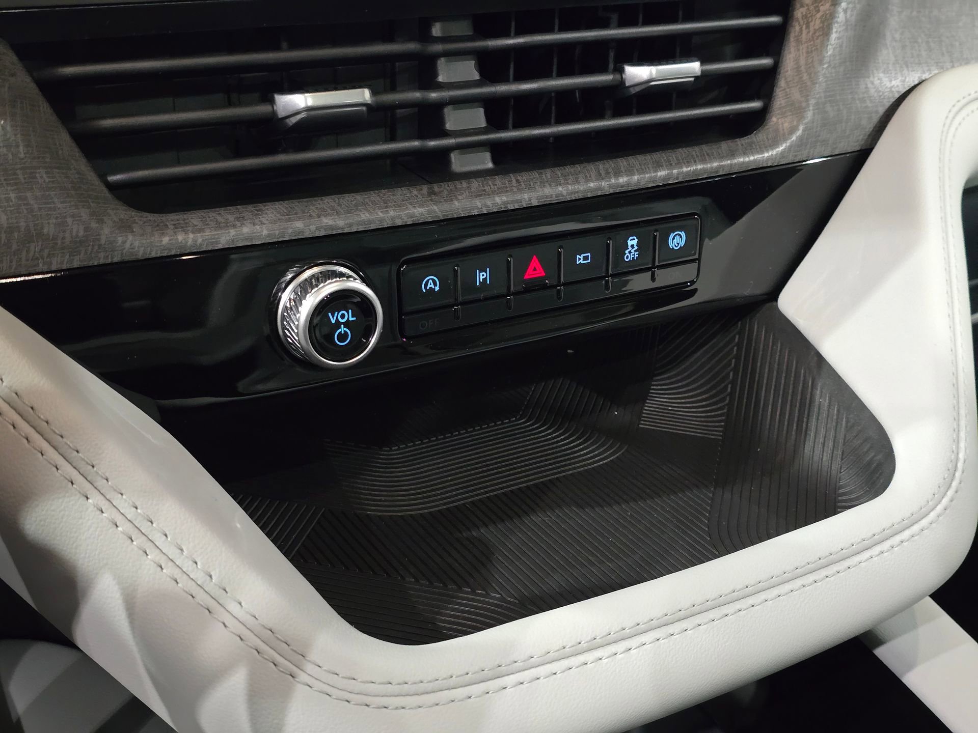 New 2026 Ford Explorer Platinum w/ LUX Leather Package image 34