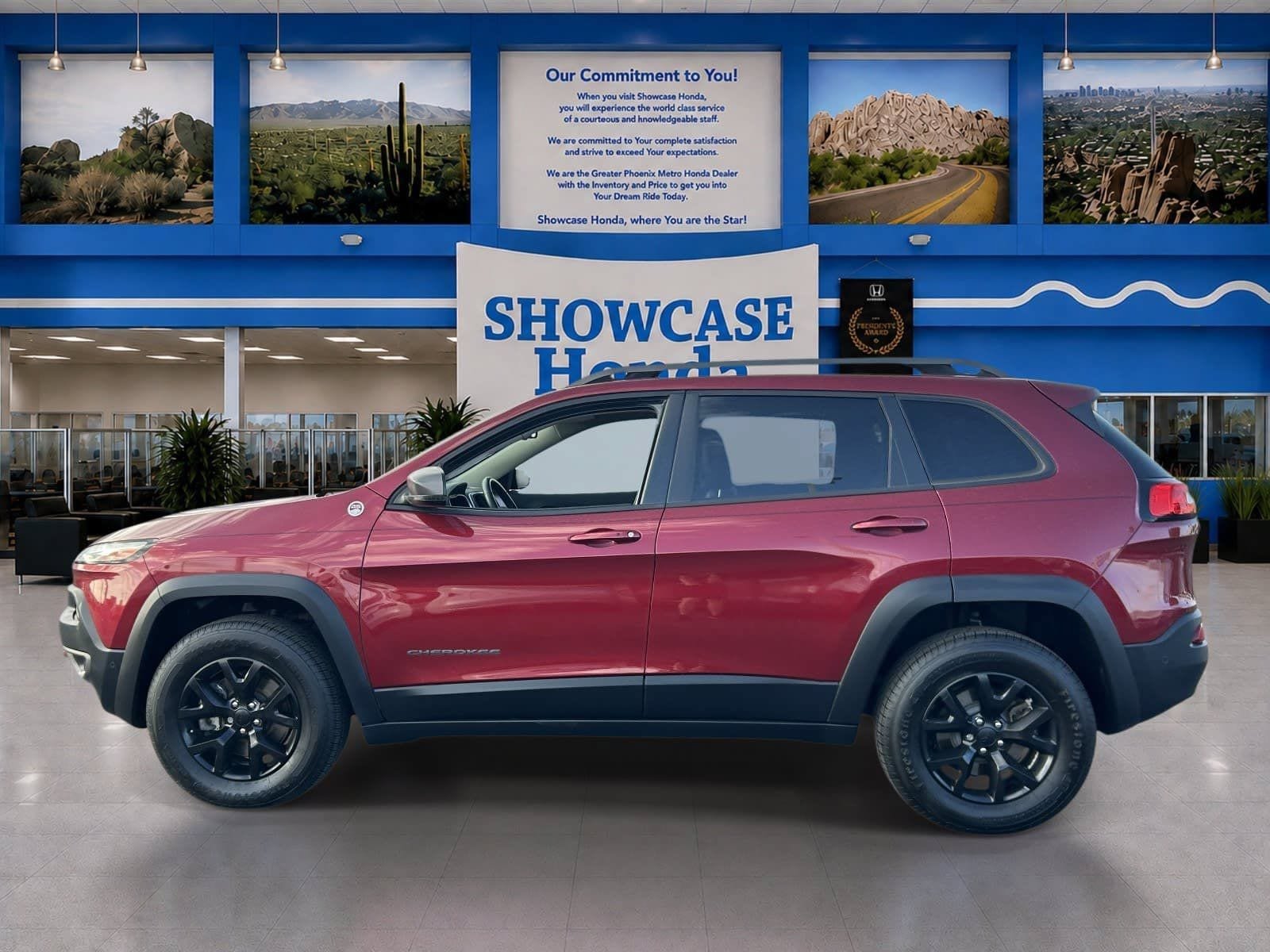 Used 2015 Jeep Cherokee Trailhawk w/ Comfort/Convenience Group AWD/4WD image 4