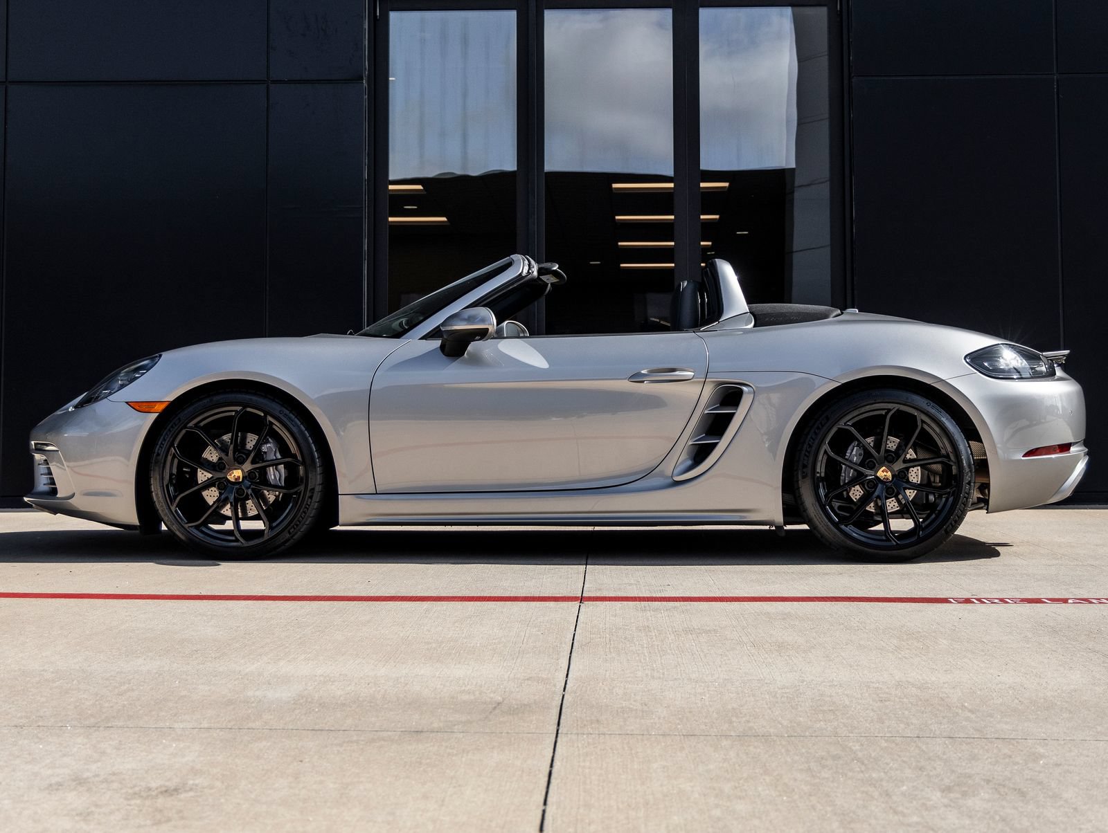 Certified 2024 Porsche 718 Boxster RWD image 2