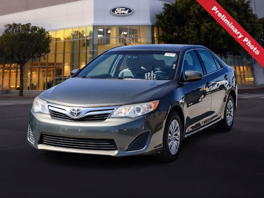 Used 2014 Toyota Camry LE FWD image 1