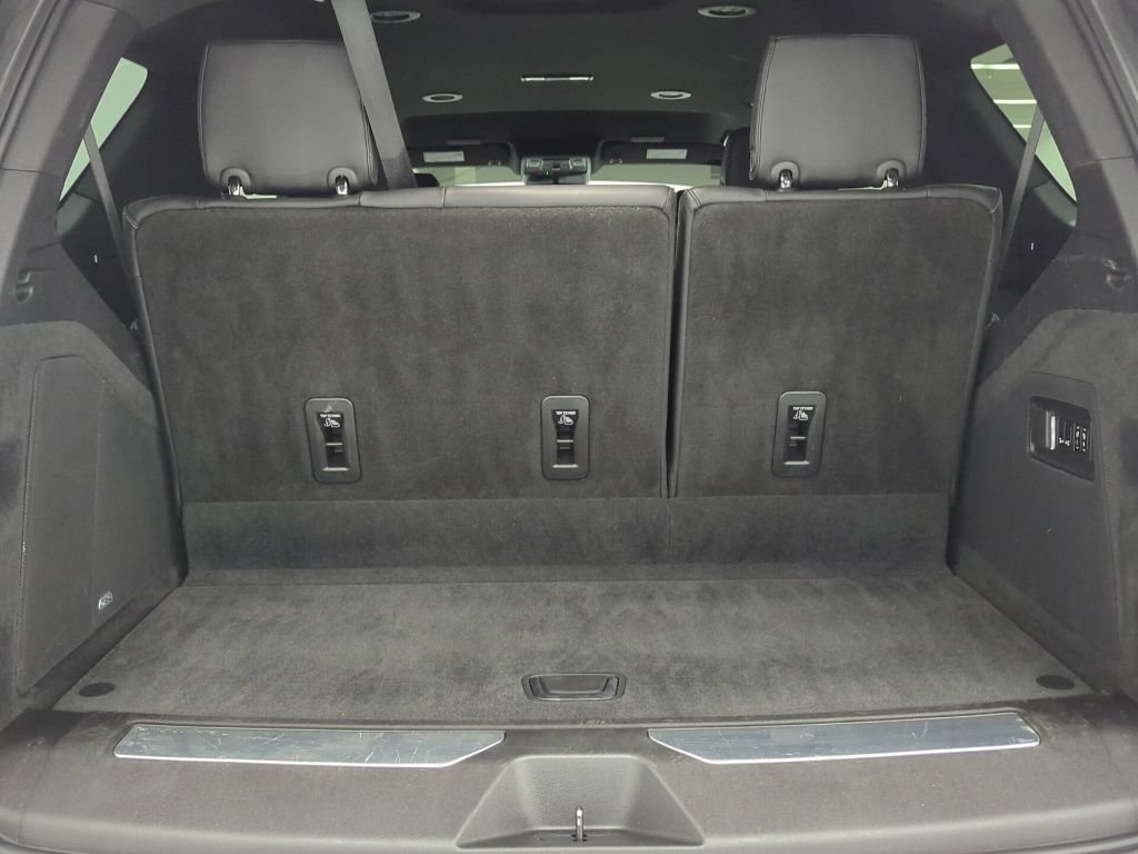 Used 2022 Cadillac Escalade Luxury w/ LPO, Floor Liner Package AWD/4WD image 33