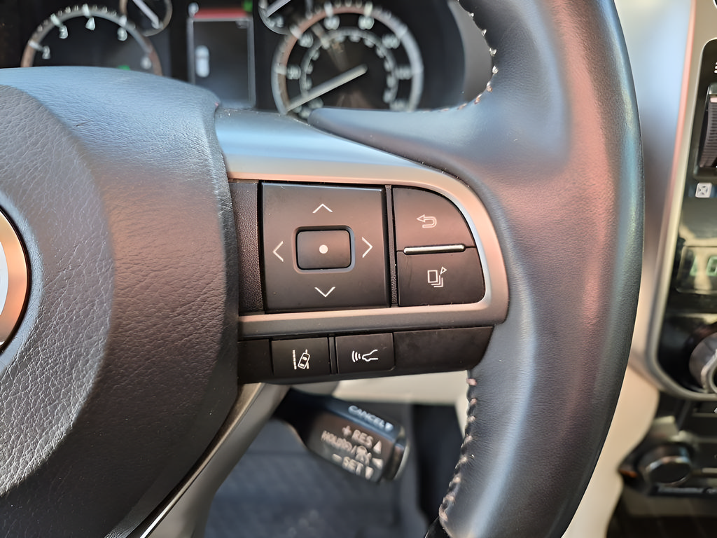 Used 2023 Lexus GX 460 Luxury w/ Sport Design Package AWD/4WD image 41