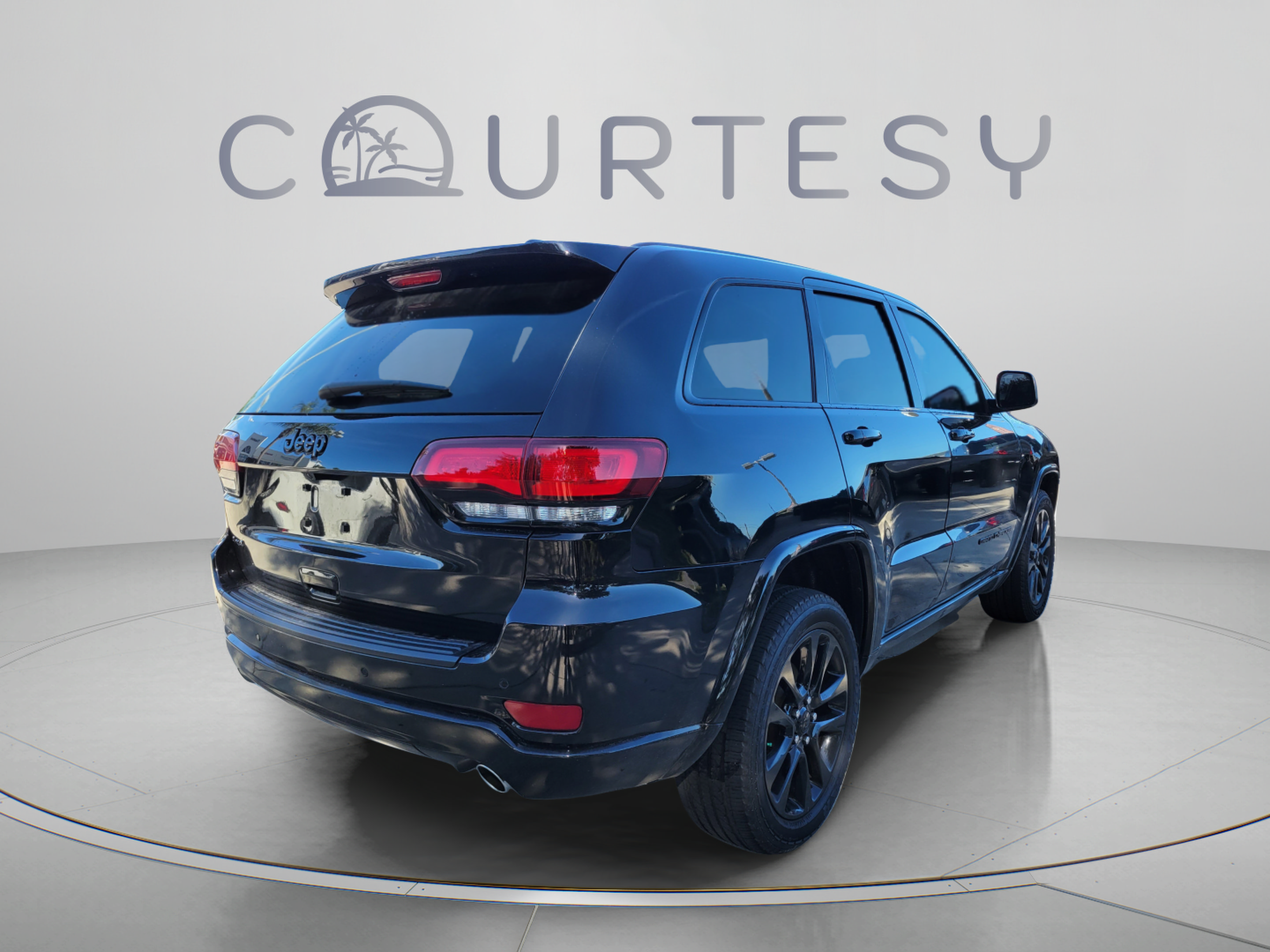 Used 2020 Jeep Grand Cherokee Altitude AWD/4WD image 3