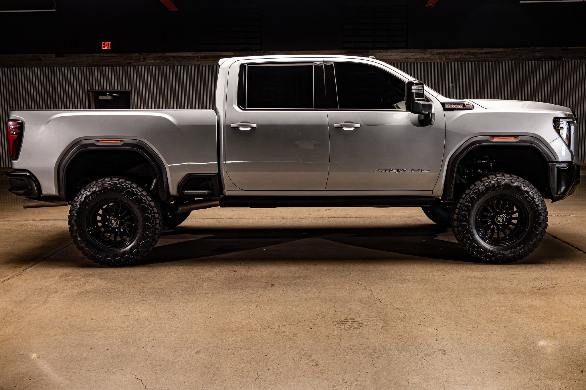 Used 2025 GMC Sierra 2500 AT4X image 11