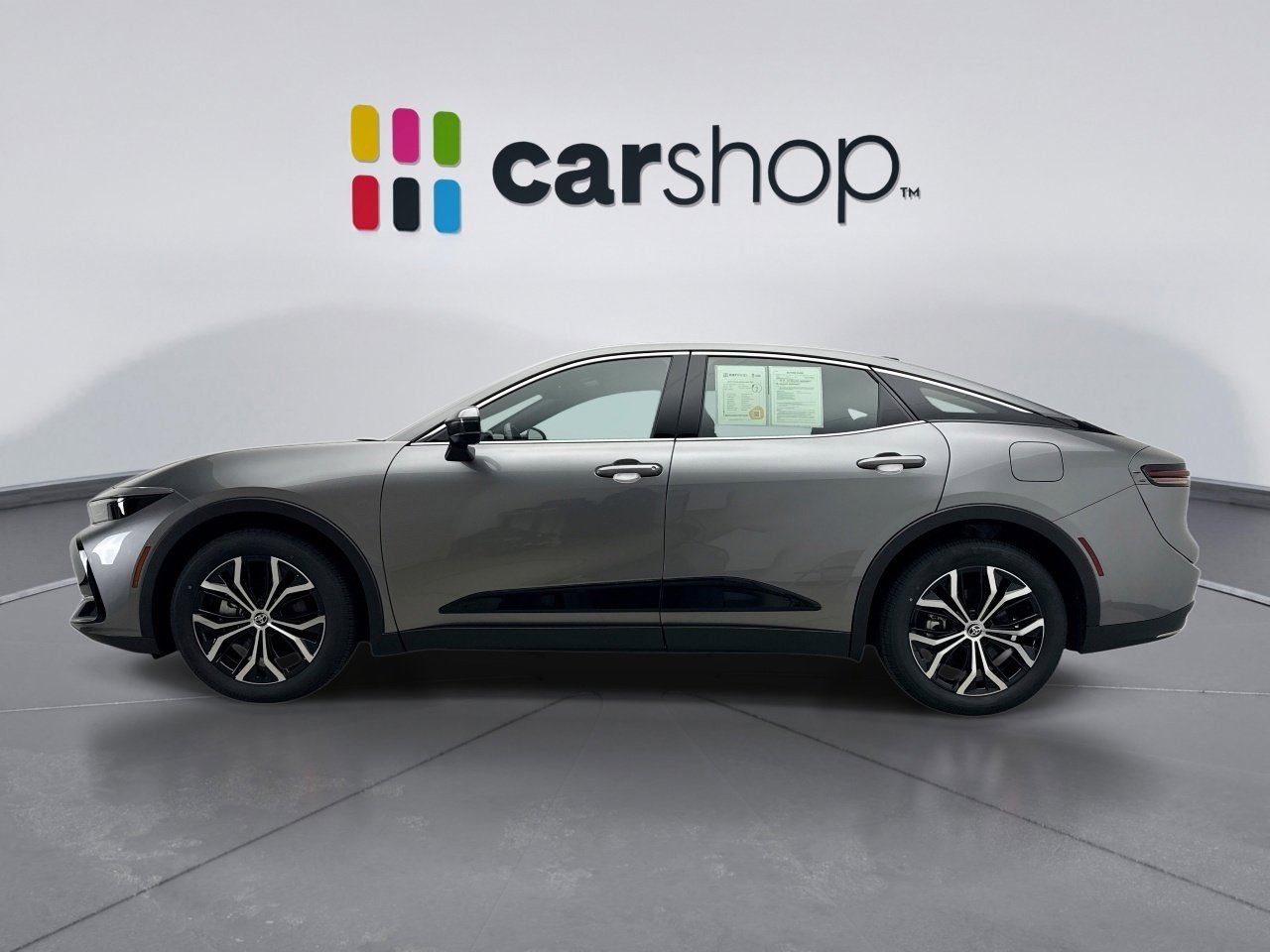 Used 2025 Toyota Crown XLE AWD/4WD image 2