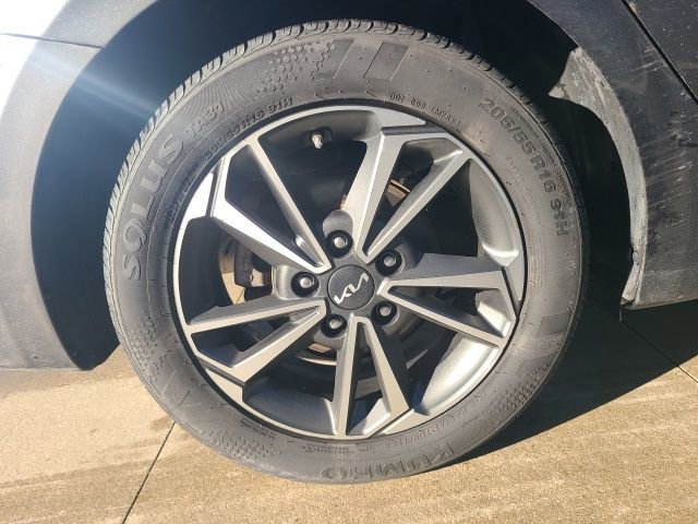 Used 2023 Kia Forte LXS image 10