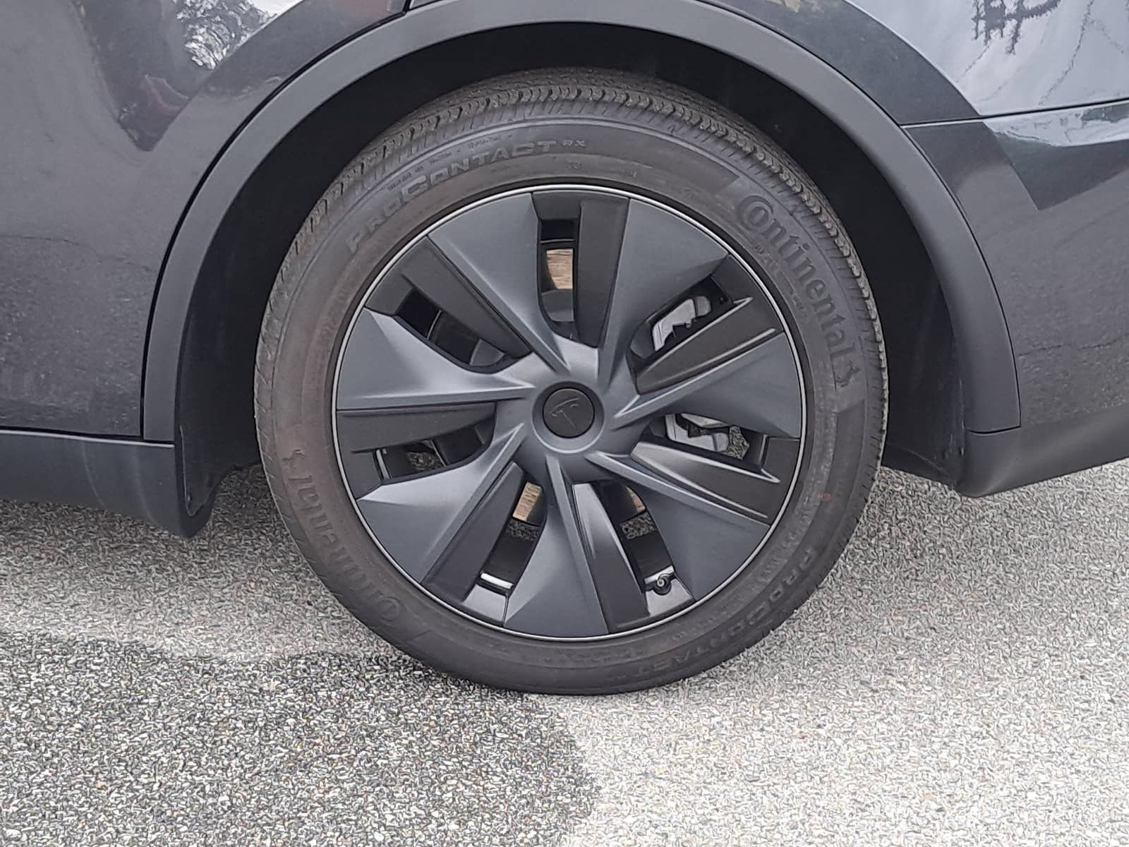 Used 2024 Tesla Model Y 2WD image 37