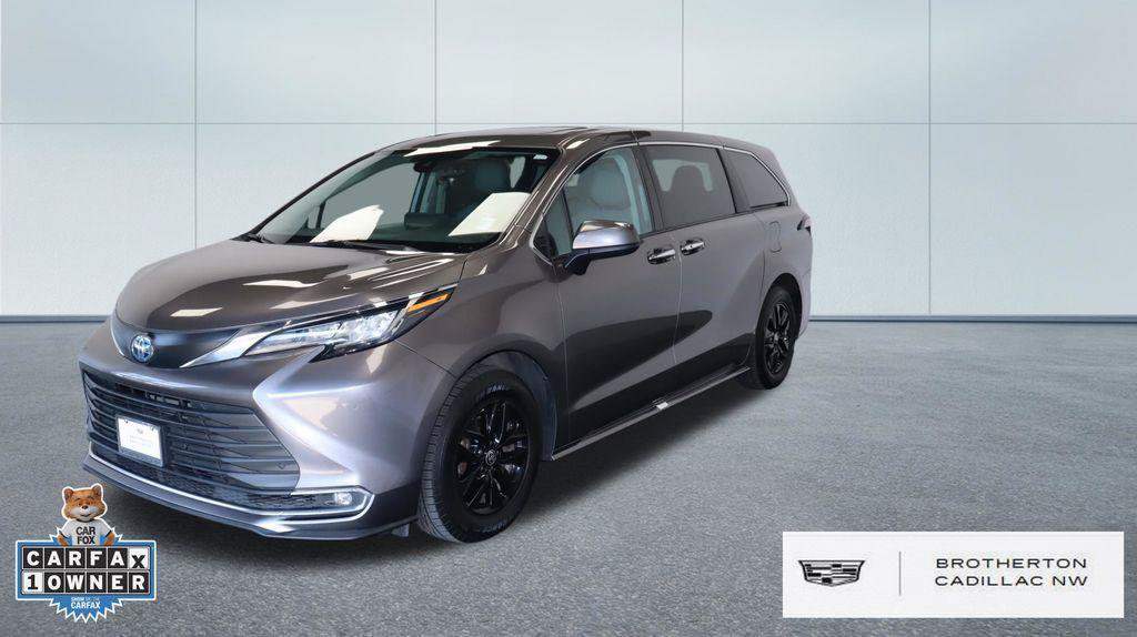 Used 2022 Toyota Sienna XLE AWD/4WD image 1