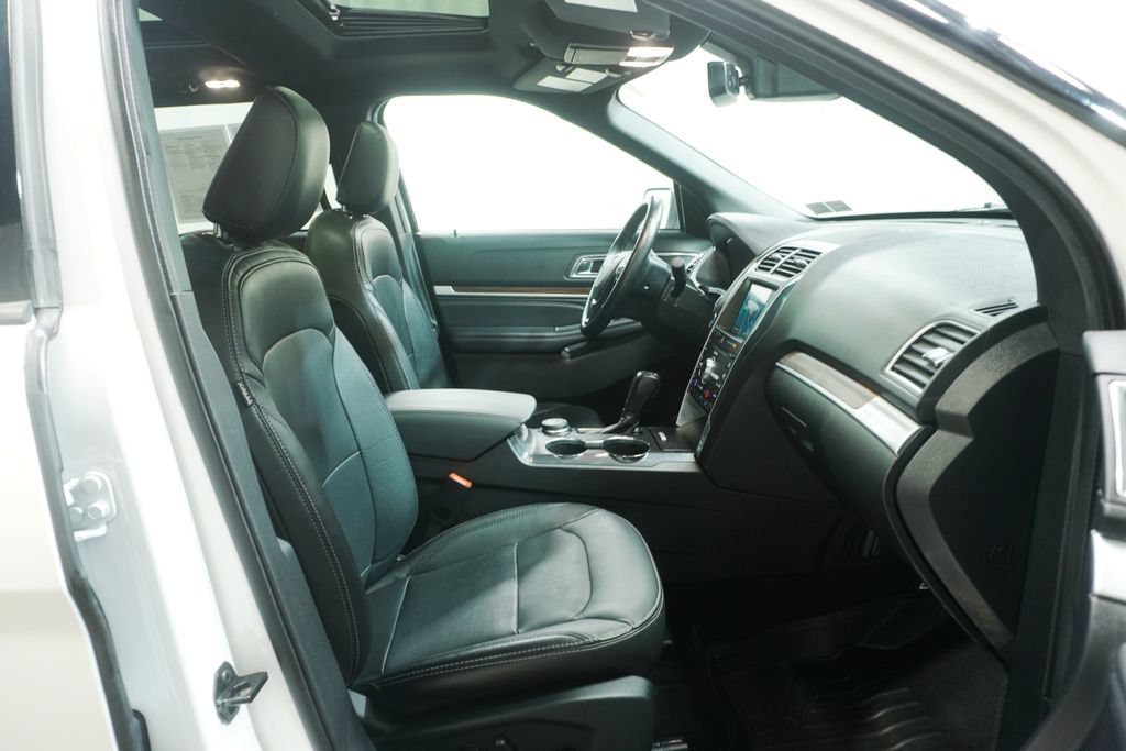 Used 2019 Ford Explorer Limited w/ Ford Safe & Smart Package AWD/4WD image 15