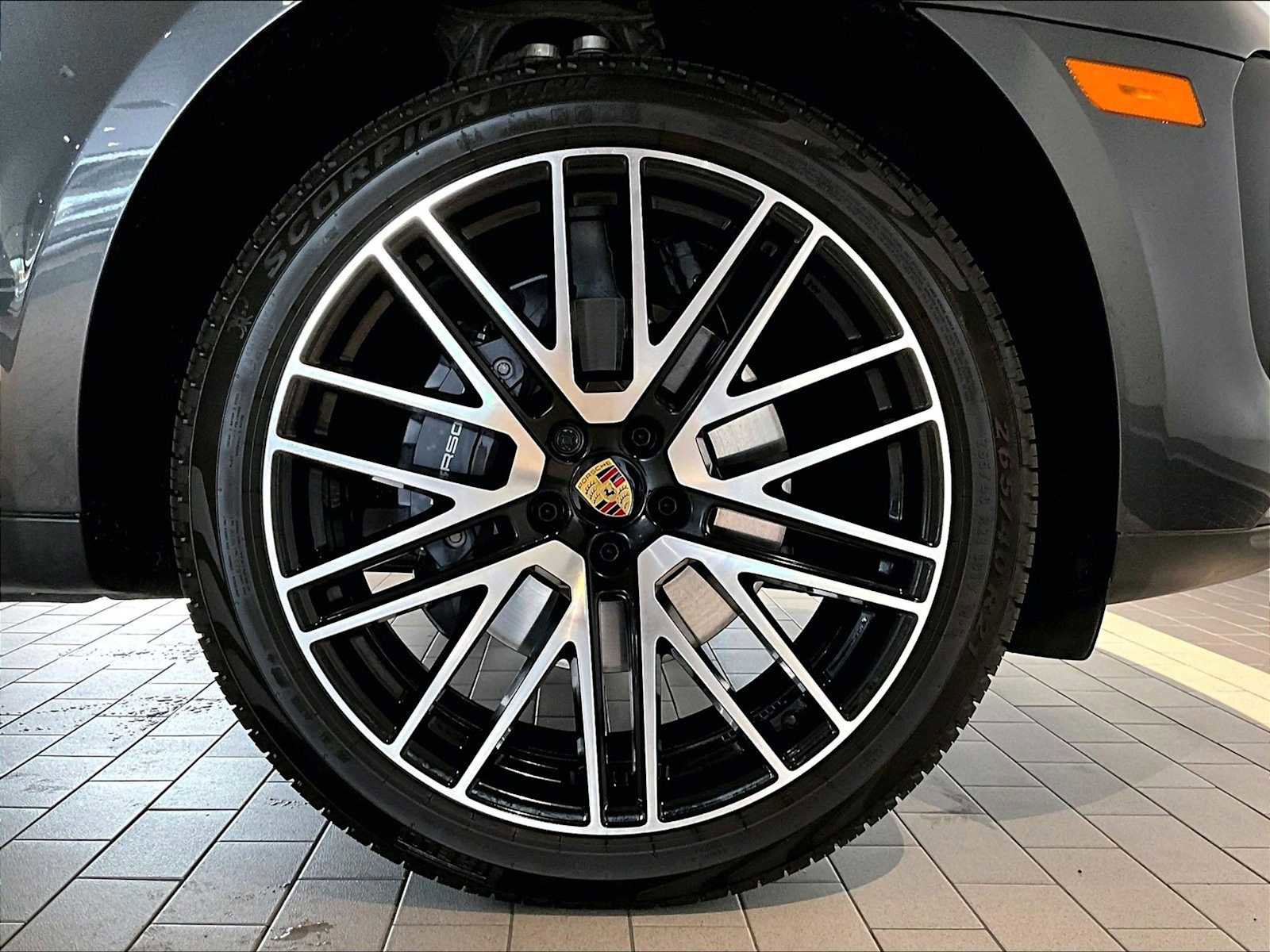 Used 2026 Porsche Macan AWD/4WD image 14